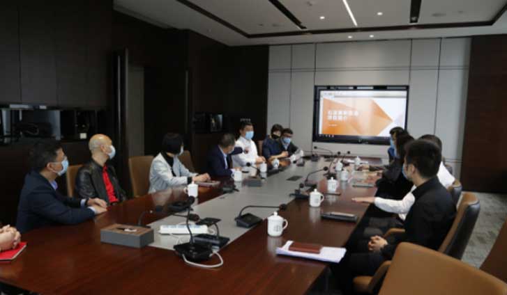 番禺区城市更新局领导一行莅临红八方集团参观调研