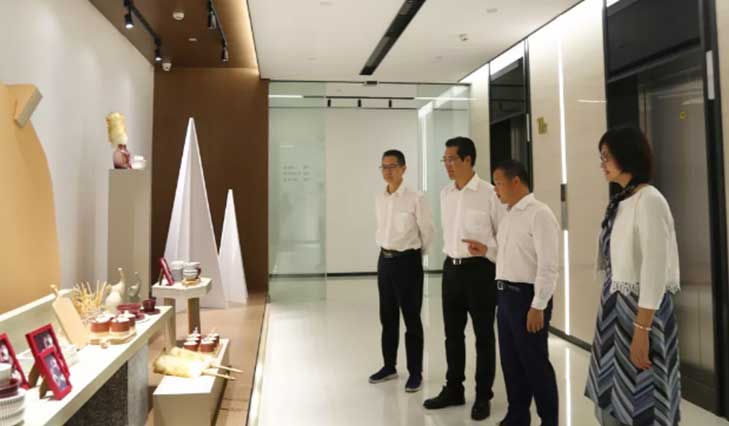 番禺区政协领导携各界人士一行莅临我司暖企关怀